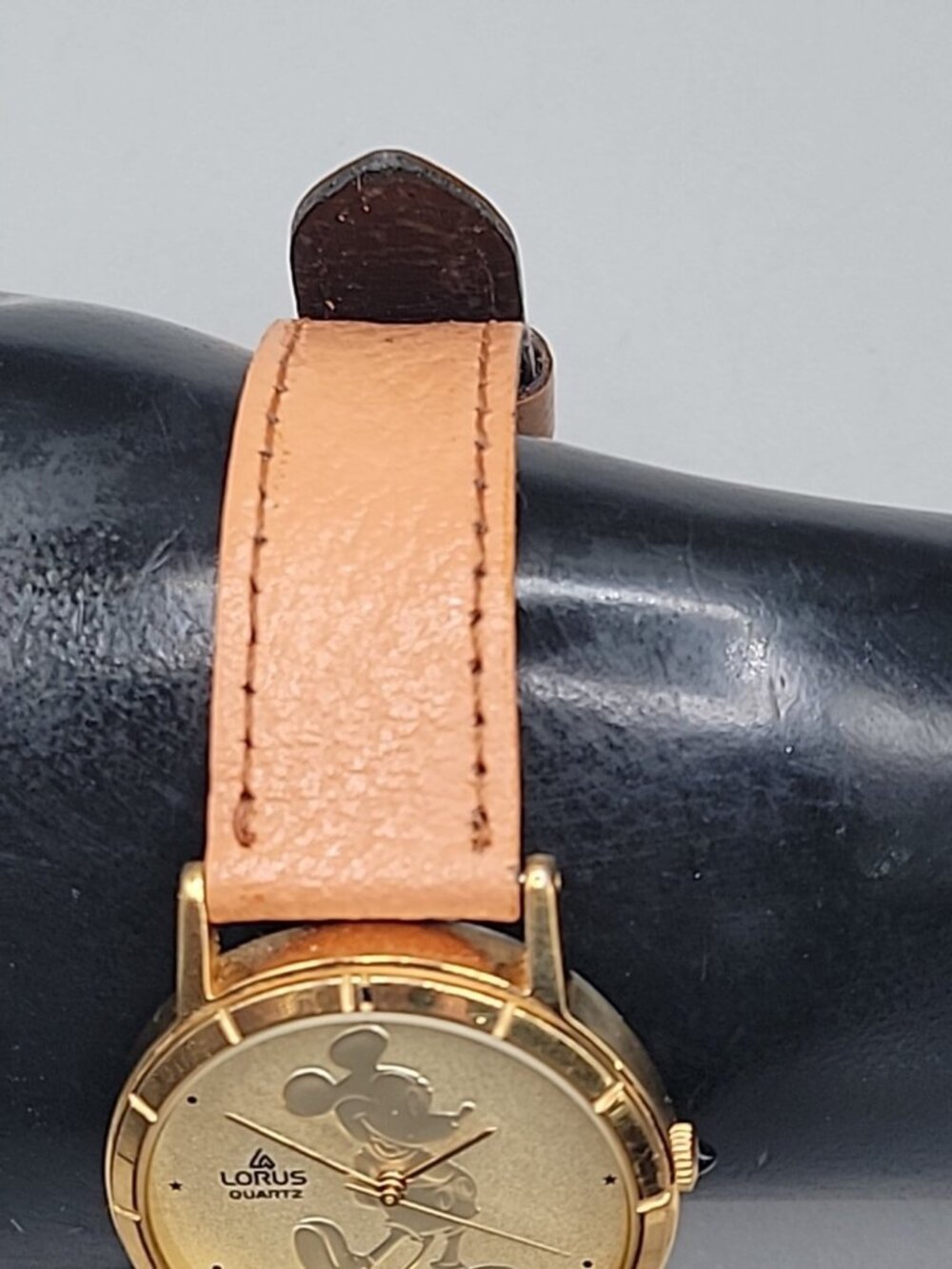 Vtg Lorus Seiko Mickey Mouse Quartz Watch V811-5410 Gold Tone 7" Leather Band - Picture 10 of 16